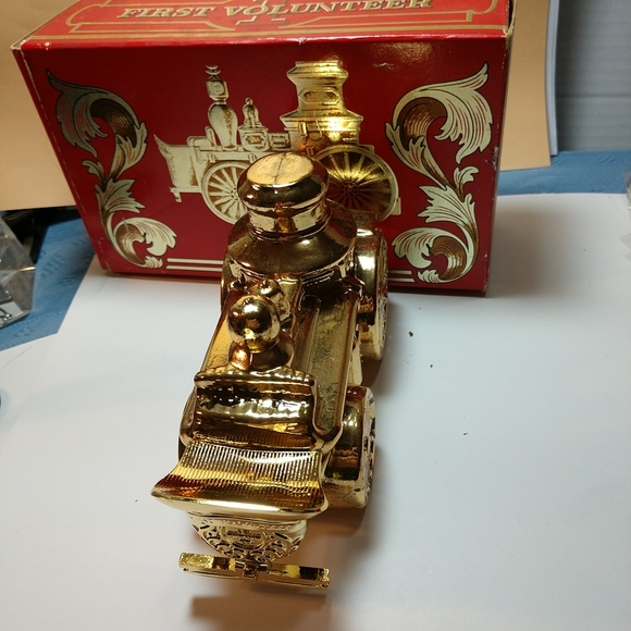 1970's Avon First Volunteer Decanter Tai Winds in Original Box 6 FL.OZ. - Picture 2 of 13